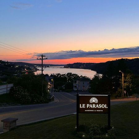 Auberge Le Parasol Saguenay Exterior photo